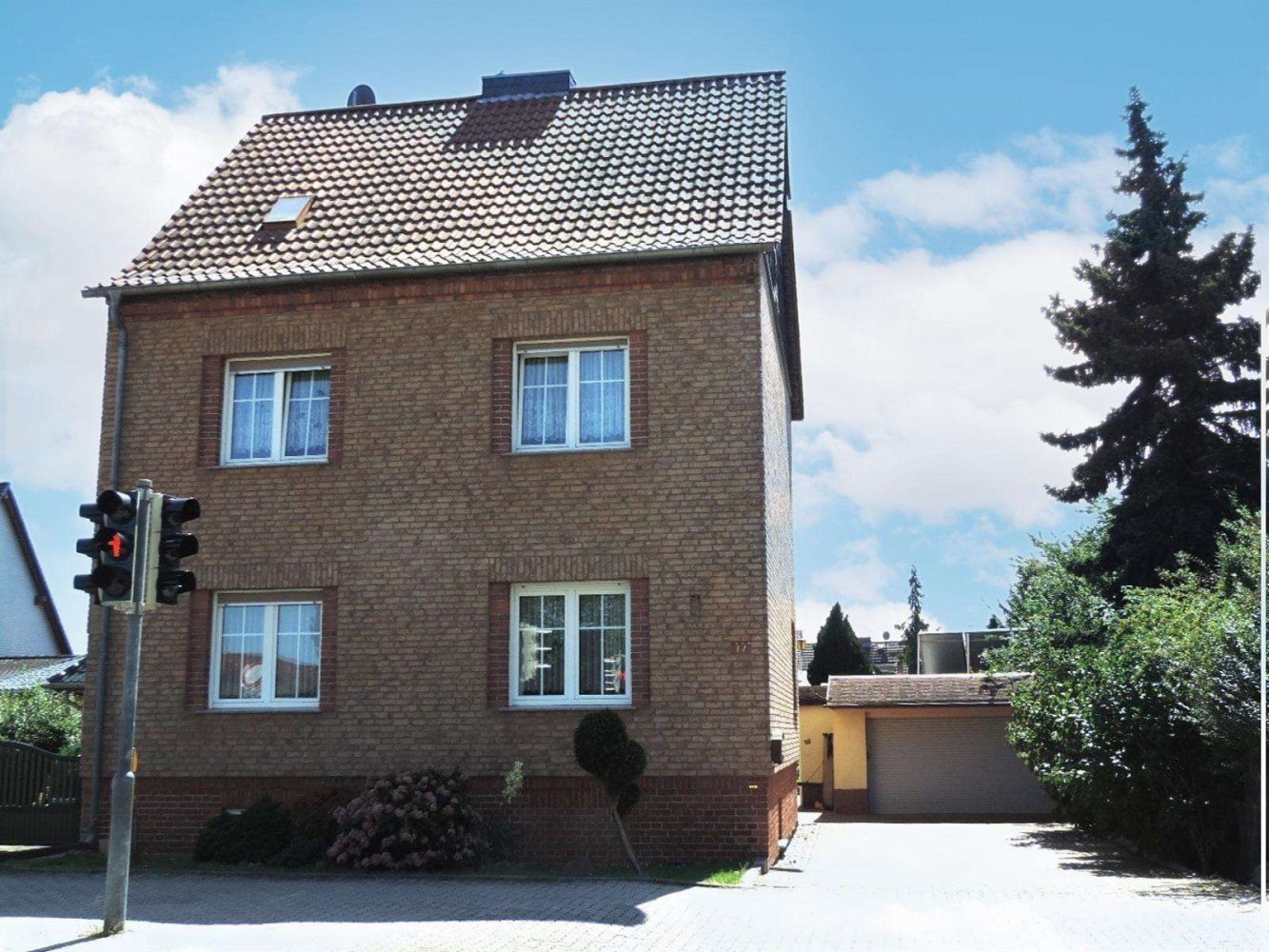 5 bedrooms Building in Saxony-Anhalt, Germany No. 272315