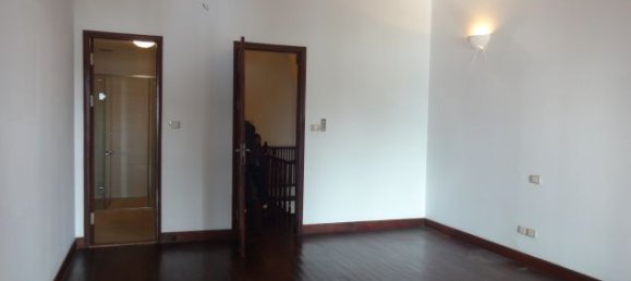 Villa de 5 dormitorios en Tay Ho, Vietnam No. 7170 4