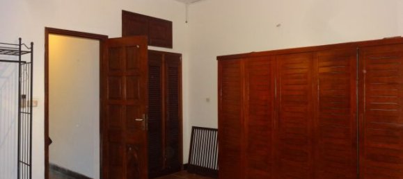 Villa de 5 dormitorios en Tay Ho, Vietnam No. 7170 2