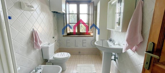 3-salle Appartement à Barga, Italy No. 189404 17