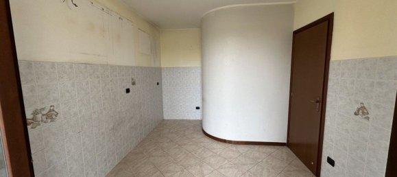 3 rooms Apartment in Robecco sul Naviglio, Italy No. 183070 10