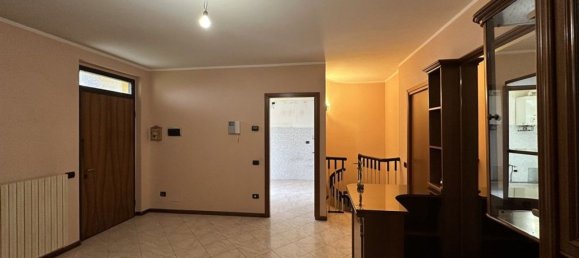 3 rooms Apartment in Robecco sul Naviglio, Italy No. 183070 6