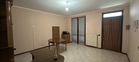 3 rooms Apartment in Robecco sul Naviglio, Italy No. 183070 2
