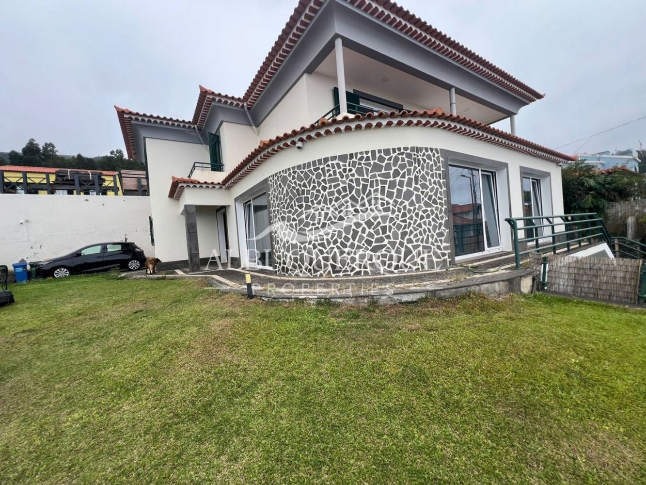 Дом с 3 спальнями в Фуншал, Португалия № 328540