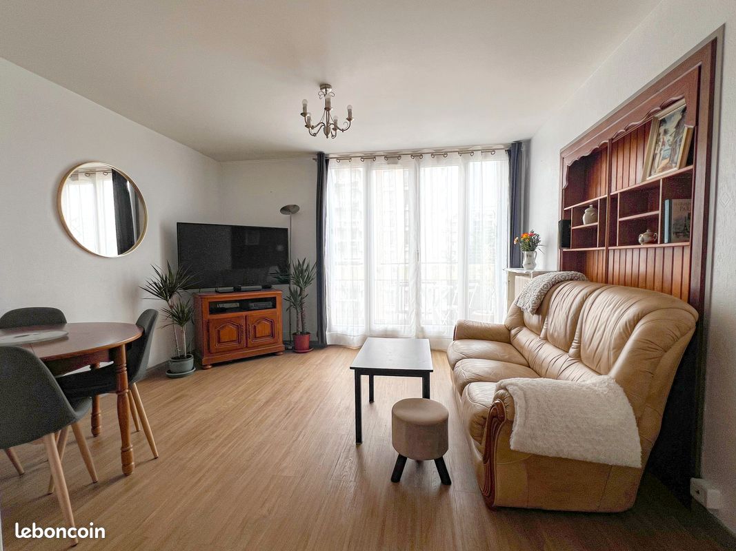 Apartamento de 3 dormitorios en Neuilly-sur-Marne, France No. 324683