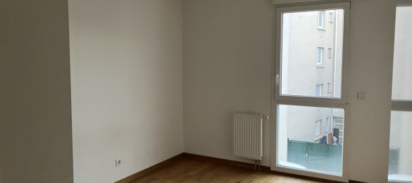 Apartamento de 2 dormitorios en Reims, France No. 227333 3