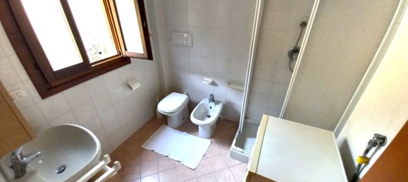 Квартира с 2 спальнями в Тревильо, Италия № 370108 15