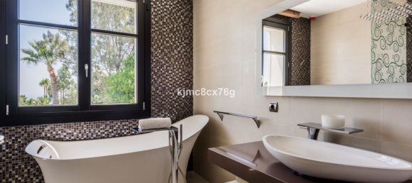 7 Schlafzimmer Villa in Marbella, Spain, Nr. 141852 23