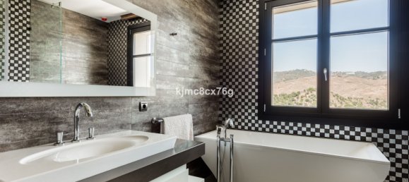 7 Schlafzimmer Villa in Marbella, Spain, Nr. 141852 24