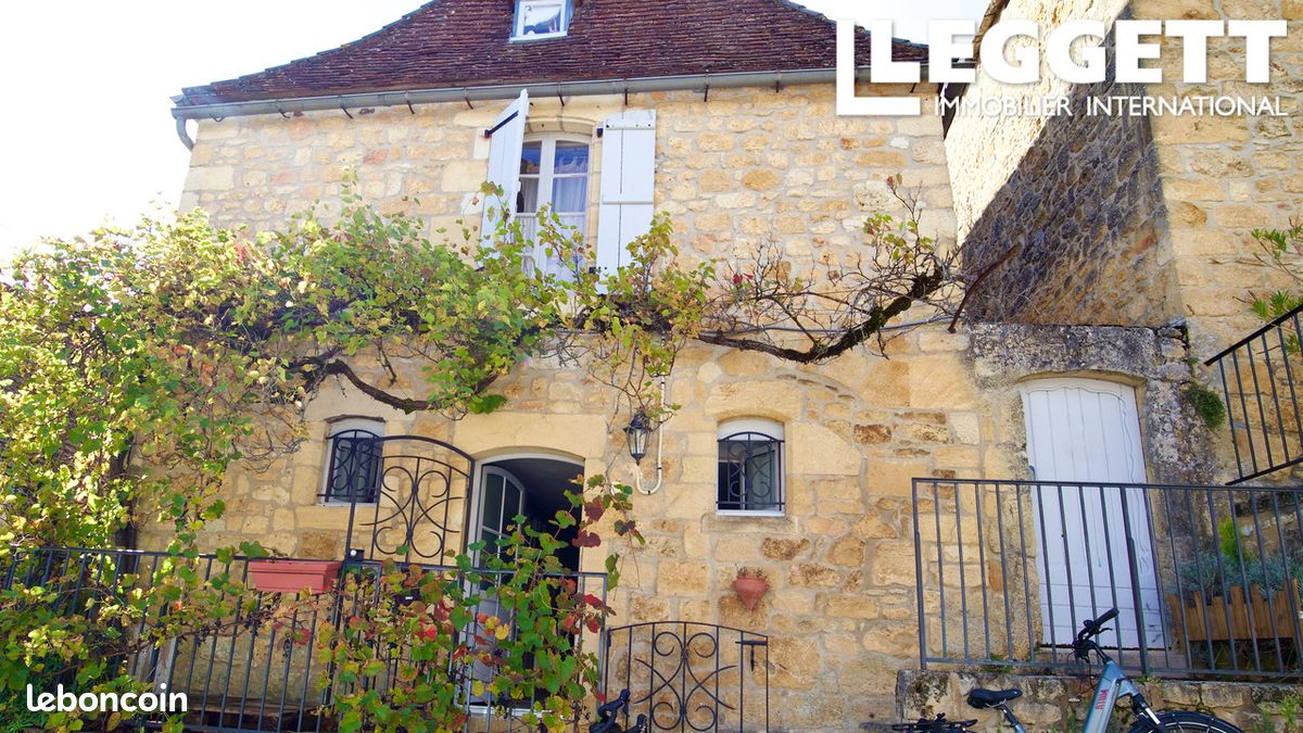  Castillos de 3 dormitorios en Domme, France No. 103614