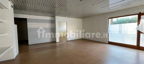 4-Zimmer Gewerbliche Immobilie in Santo Stefano Belbo, Italy, Nr. 308831 3