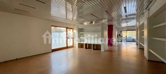 4-Zimmer Gewerbliche Immobilie in Santo Stefano Belbo, Italy, Nr. 308831 2