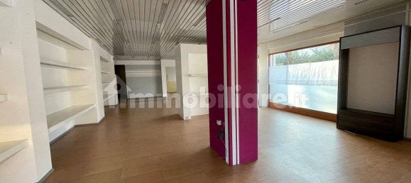 4-Zimmer Gewerbliche Immobilie in Santo Stefano Belbo, Italy, Nr. 308831 4