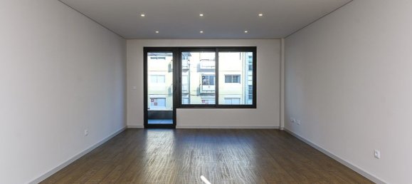 3 bedrooms Apartment in Porto, Portugal No. 105762 5
