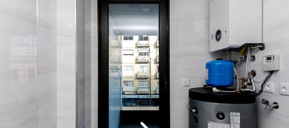 3 bedrooms Apartment in Porto, Portugal No. 105762 4