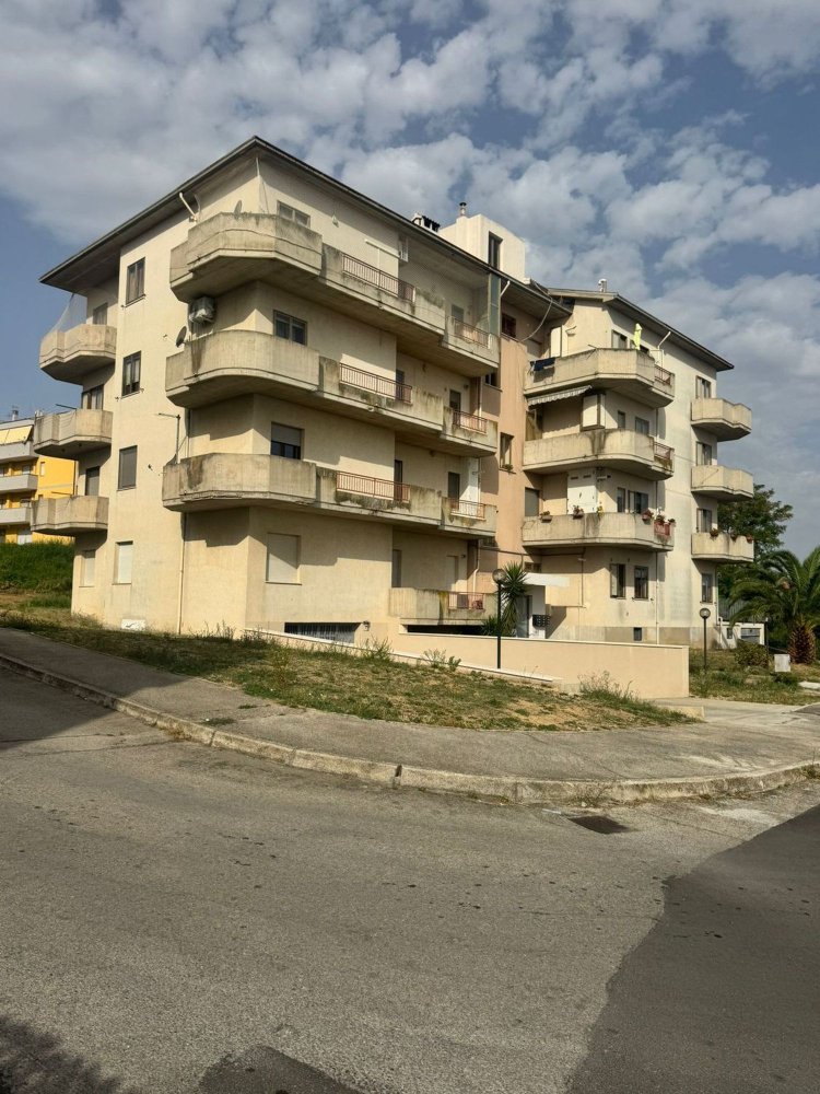 5 bedrooms Apartment in Guglionesi, Italy No. 310770