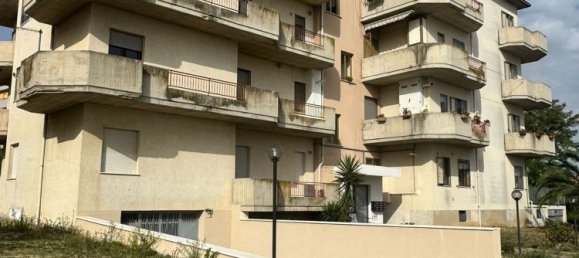5 bedrooms Apartment in Guglionesi, Italy No. 310770 2