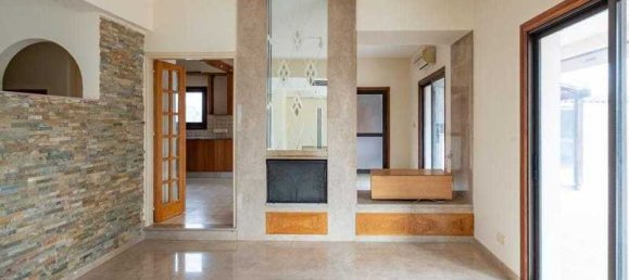 3 bedrooms House in Strovolos, Cyprus No. 6375 3