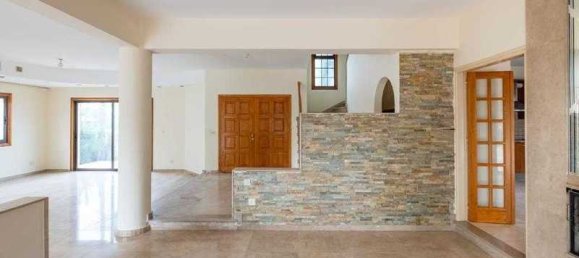 3 bedrooms House in Strovolos, Cyprus No. 6375 2