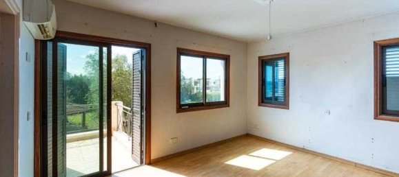 3 bedrooms House in Strovolos, Cyprus No. 6375 11