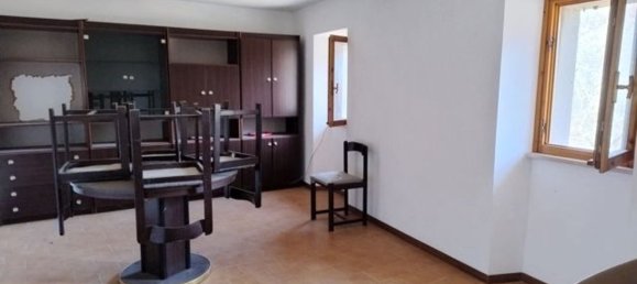 5 rooms Apartment in Preci, Italy No. 69816 3