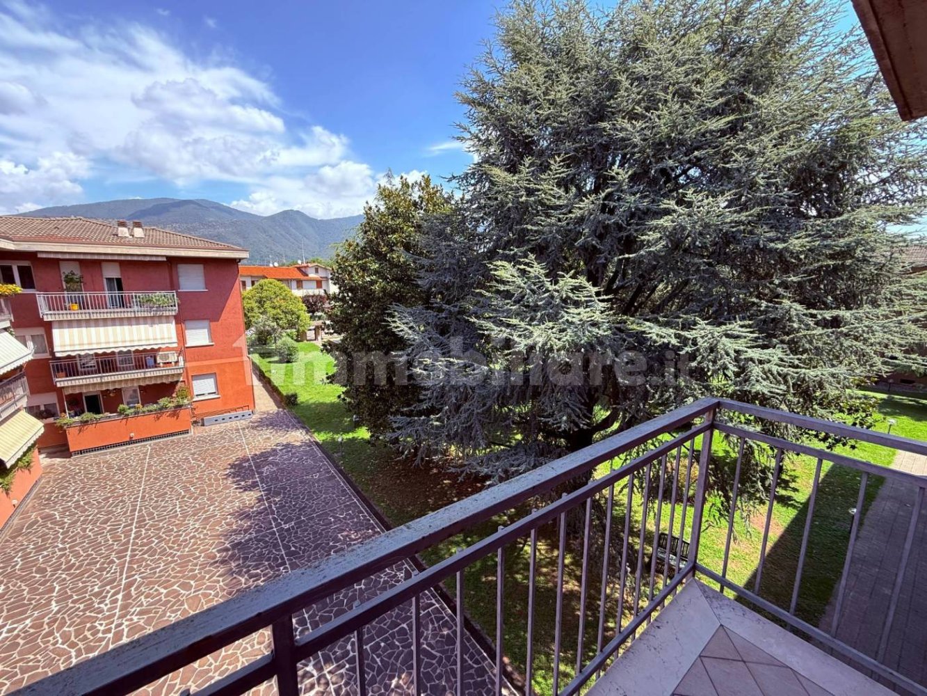 Apartamento de 3 dormitorios en Collebeato, Italy No. 264376