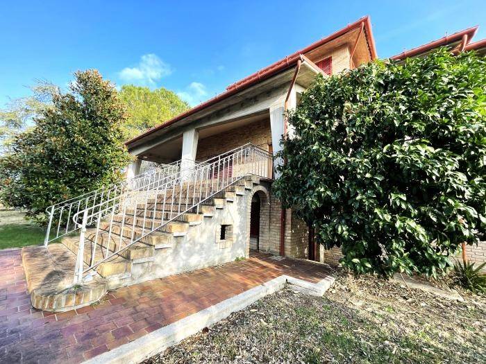 4 bedrooms Villa in Corinaldo, Italy No. 193733