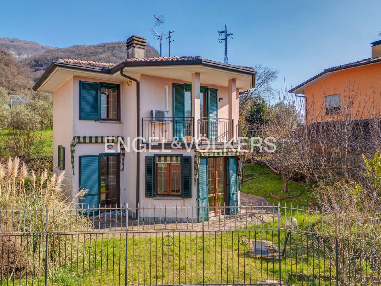 2 bedrooms Villa in Abbadia Lariana, Italy No. 194420