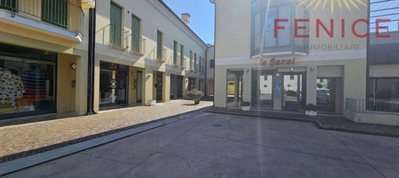3 rooms Commercial property in Caerano di San Marco, Italy No. 327764 8