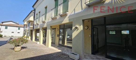 3 rooms Commercial property in Caerano di San Marco, Italy No. 327764 11