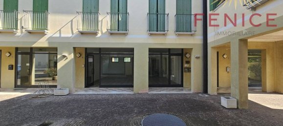 3 rooms Commercial property in Caerano di San Marco, Italy No. 327764 6