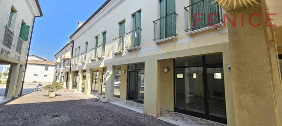 3 rooms Commercial property in Caerano di San Marco, Italy No. 327764 7