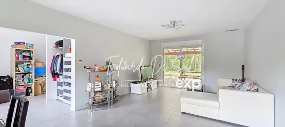 3 bedrooms House in Merignac, France No. 351947 2