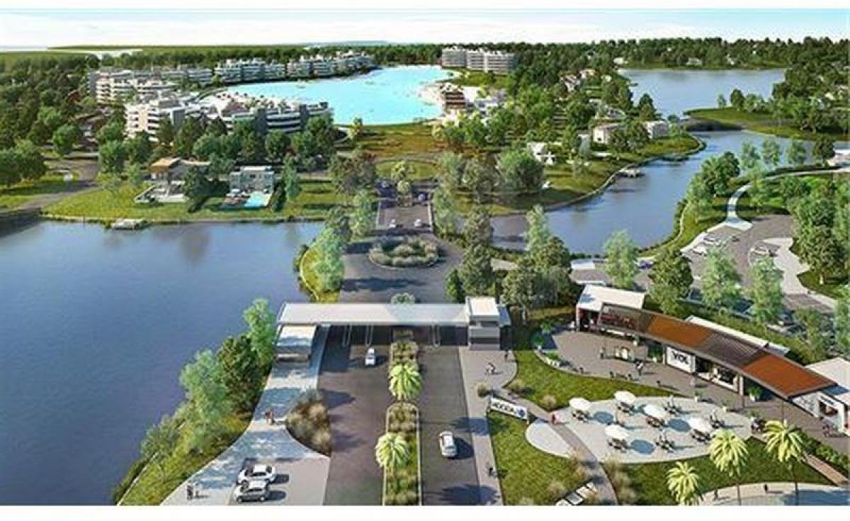  Land in Berazategui, Argentina No. 35755