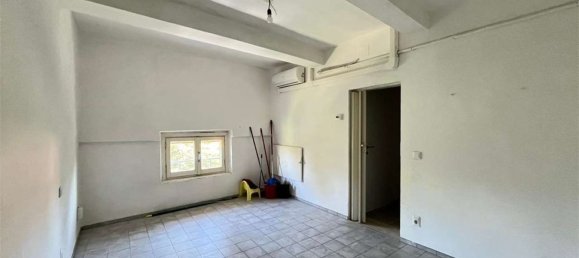 5 bedrooms Apartment in Modena, Italy No. 377036 8