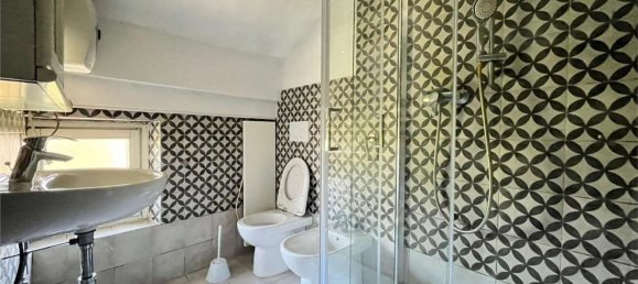 5 bedrooms Apartment in Modena, Italy No. 377036 11