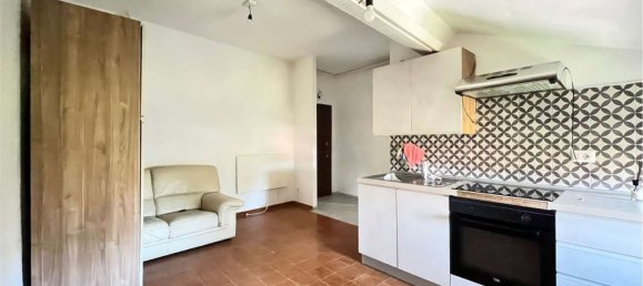5 bedrooms Apartment in Modena, Italy No. 377036 2