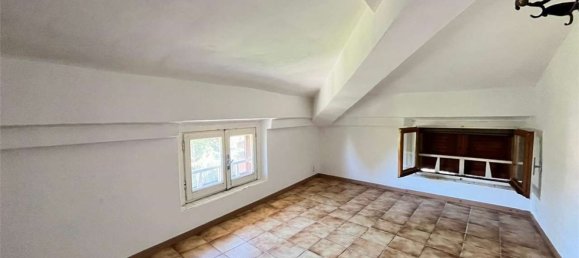 5 bedrooms Apartment in Modena, Italy No. 377036 16