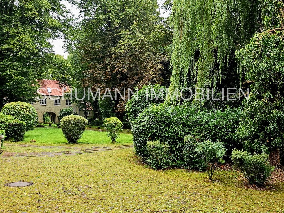 Здание с 31 спальней в Вильгельмсхафен, Германия № 304230