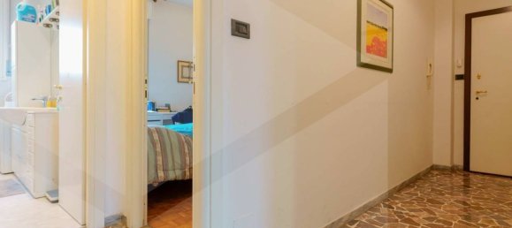 2 bedrooms Apartment in Bologna, Italy No. 20704 2