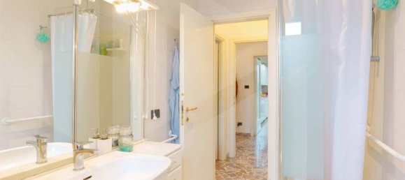 2 bedrooms Apartment in Bologna, Italy No. 20704 11