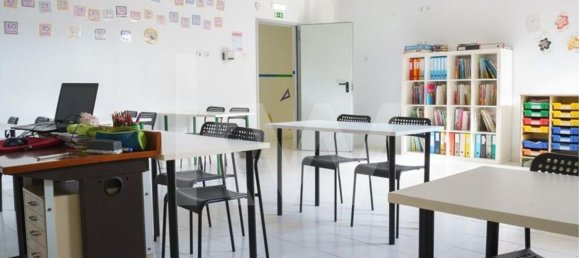 217m² Commercial property in Sintra, Portugal No. 91375 9