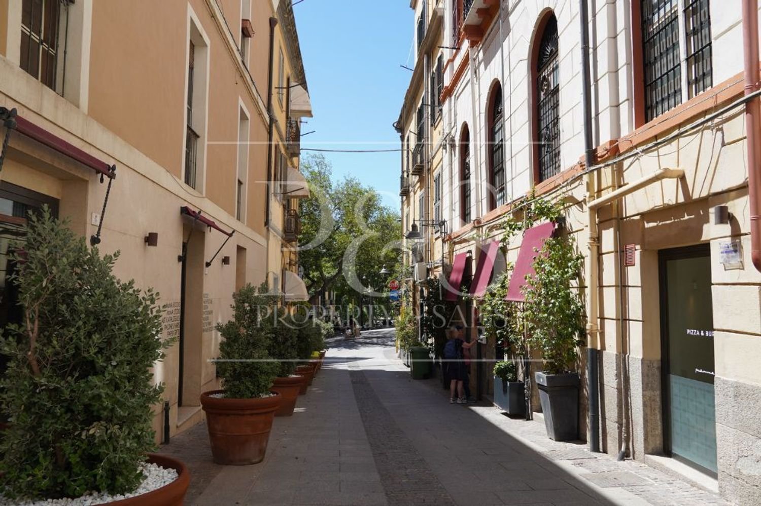 105m² Commercial property in Cagliari, Italy No. 83619