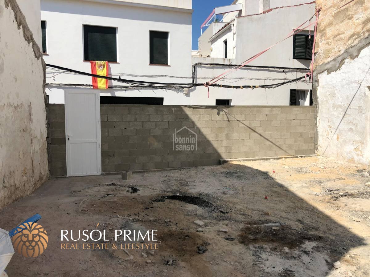  قطعة أرض في Mahon, Spain 135متر مربع رقم 2049