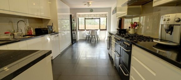 4 bedrooms House in Reading, United Kingdom No. 10452 7