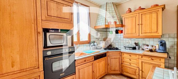 3 bedrooms House in Drancy, France No. 182910 2