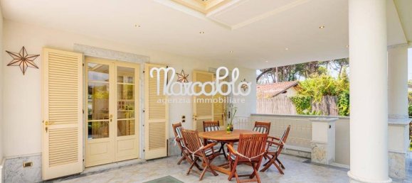6 bedrooms Villa in Forte dei Marmi, Italy No. 190537 4
