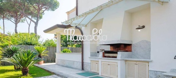 6 bedrooms Villa in Forte dei Marmi, Italy No. 190537 6