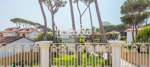 6 bedrooms Villa in Forte dei Marmi, Italy No. 190537 3
