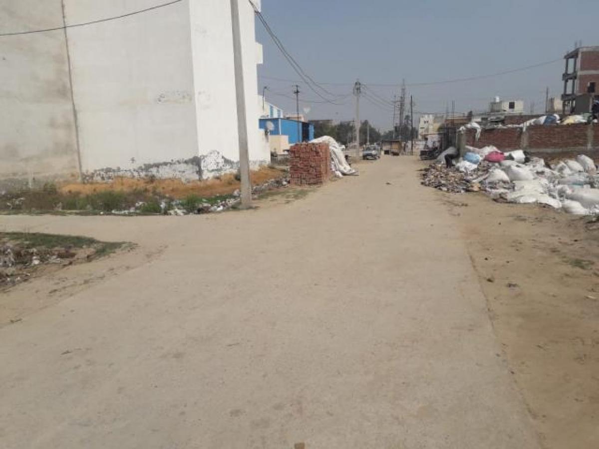 Земельный участок в Нойда, Индия № 65729